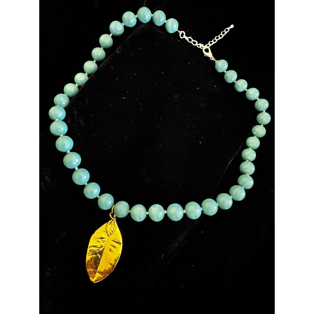 Jade Color Acrylic Beaded Necklace 16-18" Gold Tone Leaf Pendant Earth Botanical